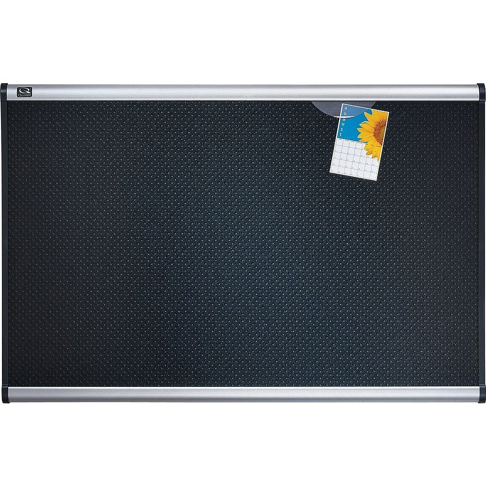 Tableau d'affichage Quartet Prestige en mousse noire gaufrée, cadre en aluminium, 72" x 48"