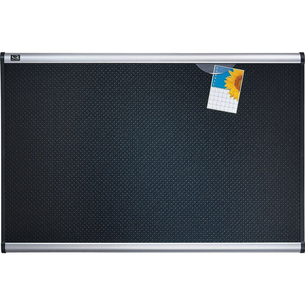 Tableau d'affichage Quartet Prestige en mousse noire gaufrée, cadre en aluminium, 48" x 36"